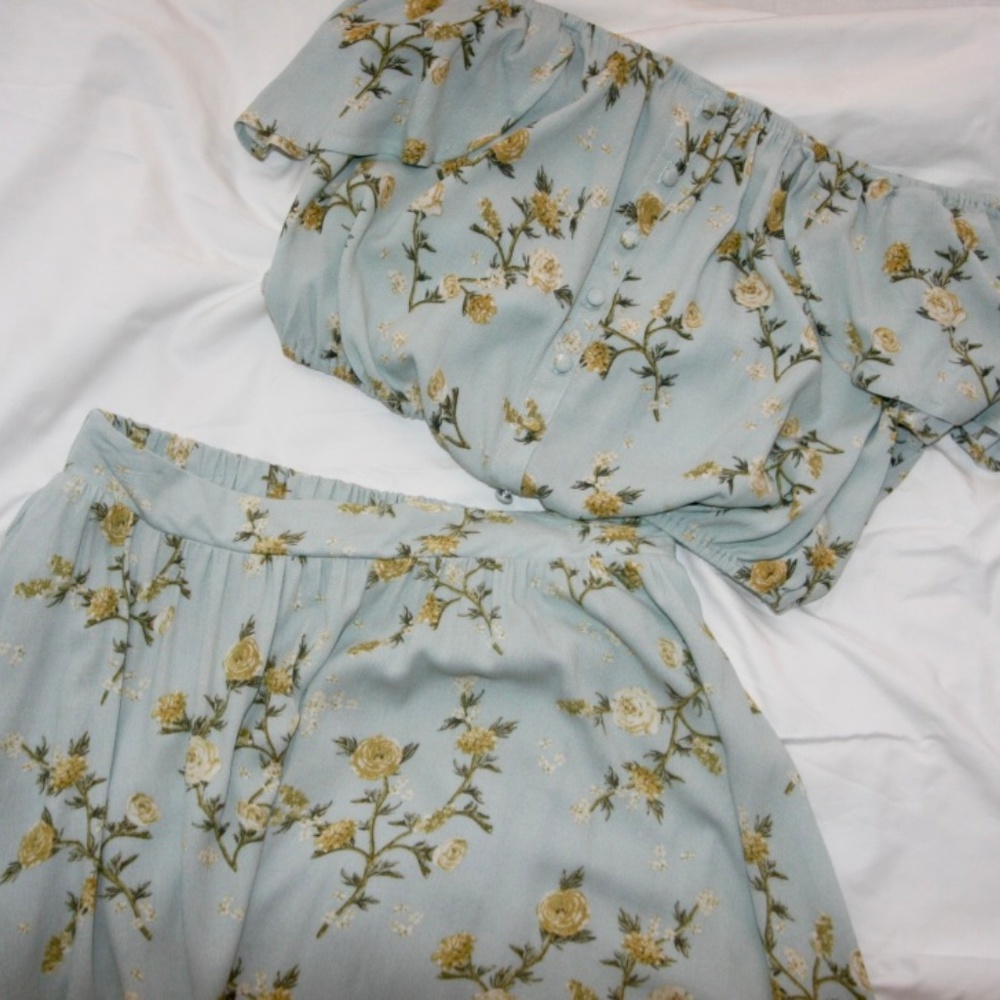 Xhilaration blue floral two piece set